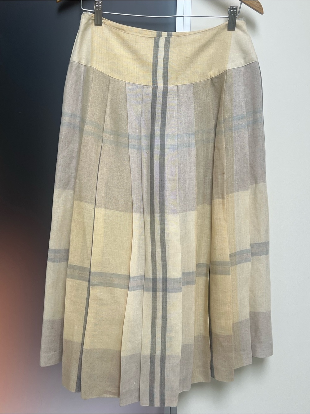 Ann Taylor linen blend pleated skirt size 12 in great condition. - Picture 5 of 5